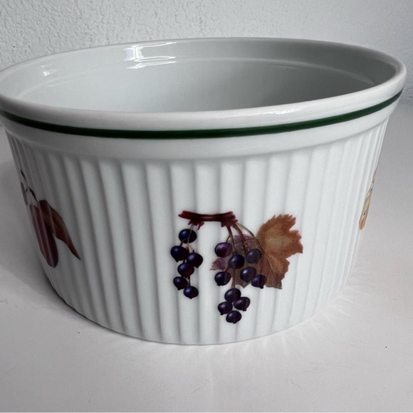 Vintage Discontinued Evesham Vale by ROYAL WORCESTER 7" Round Baker Soufflé Bowl - Picture 4 of 14